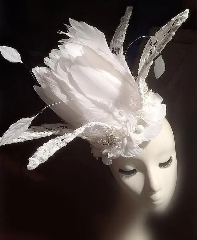 Wedding Party Carnival Races Feather Millinery Fascinator lady Hat White