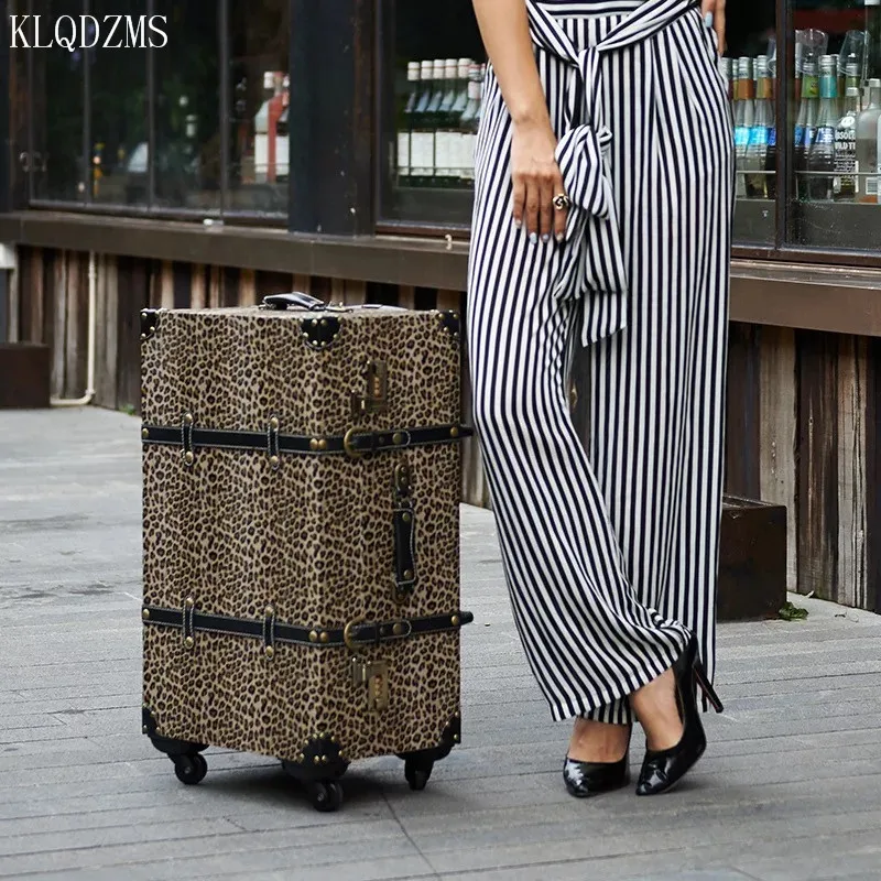 KLQDZMS 20/24/26inch Ретро прокатки Чемодан Для женщин полиуретан дерево LovelyLeopard patternTravel