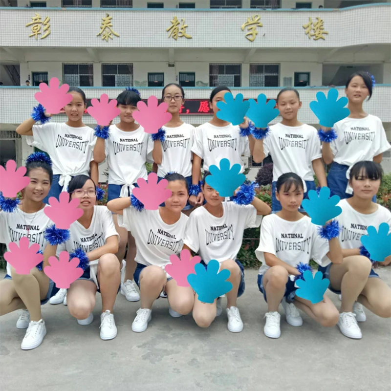 Five-fingered palm props cheerleading team gymnasts holding flower Games opening ceremony cheerleading refueling props