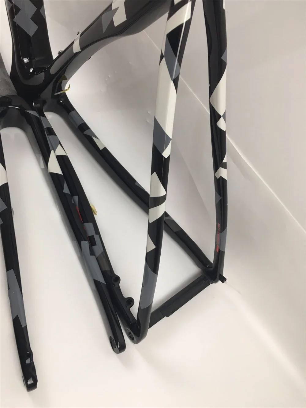 

2019 HOT Selling S Team Carbon Disc brake Frames White Black Red Full Carbon Bicycle Frameset With Fork+Headset+seatpost+clamp