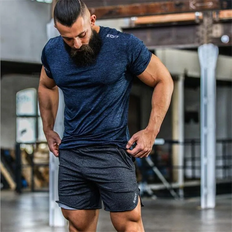 Gym shorts. Шорты мужские спортивные. Одежда в спортзал для мужчин. Шорты для тренажерного зала мужские. Спортивный стиль с шортами мужской.