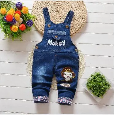 Весенне-осенние джинсы для маленьких мальчиков, детские комбинезоны на подтяжках с милым рисунком маленькой обезьянки, штаны для малышей, брюки