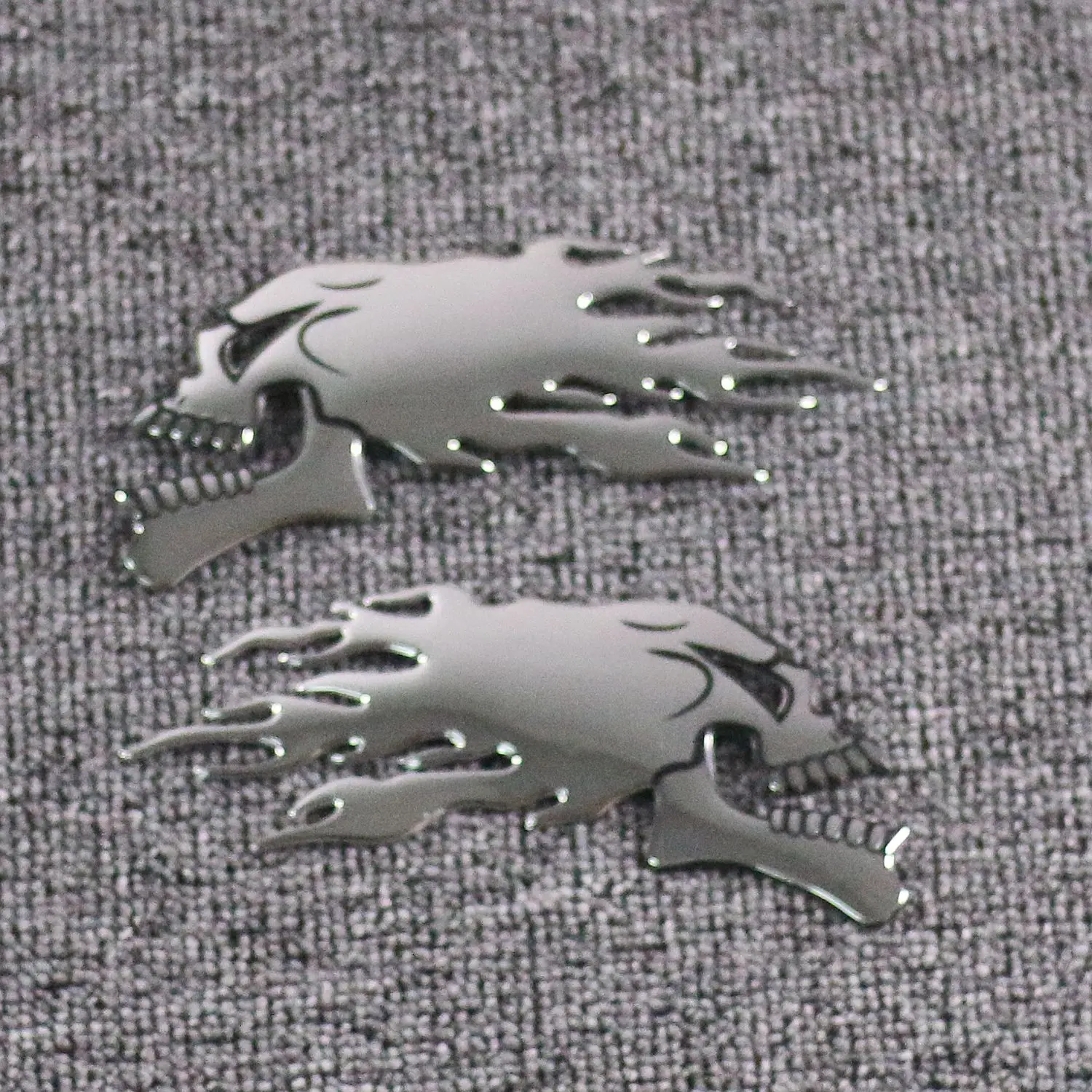 

2Pcs/Pair 3D Chrome Ghost Skull Head Auto Motorcycle Car Sticker Emblem Decals For Haley Honda Yamaha Kawasaki Suzuki 14.5x5.5cm