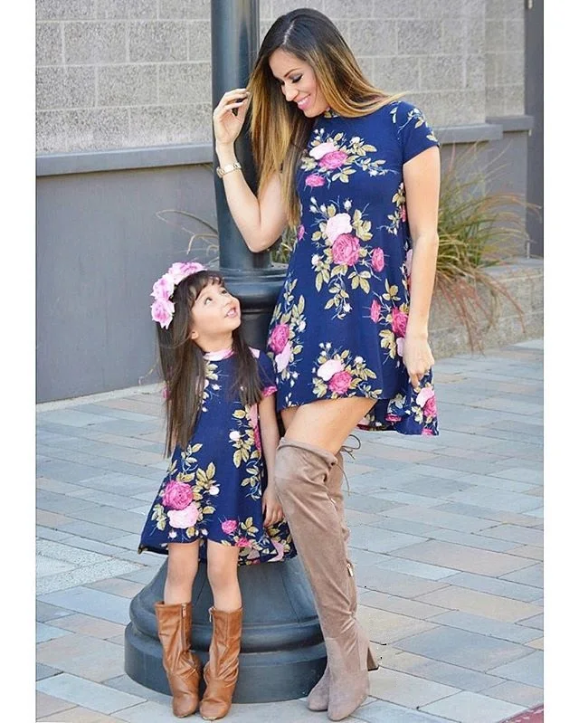 Повседневное кружевное платье для мамы и дочки одежда для мамы и дочки Семейные платья для мамы и ребенка одинаковые комплекты одежды для семьи