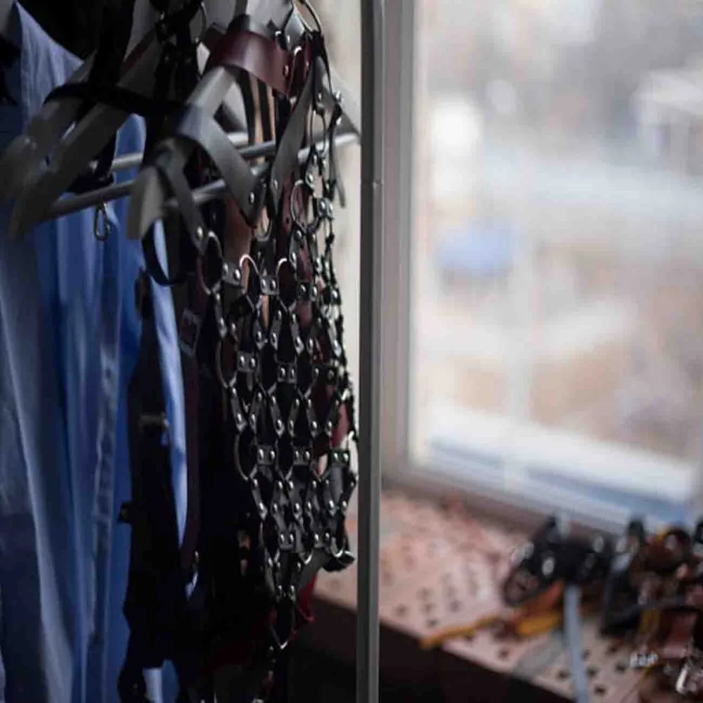 Сексуальный панк дизайнер кожаный жгут для женщин Weaave крышка тела Связывание Chian ремень одежда женщин дизайнер портупея ручной работы
