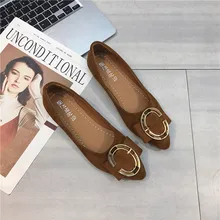 Модные брендовые новые женские туфли на плоской подошве; весенние женские Повседневные балетки из флока с острым носком и пряжкой; PHY6706