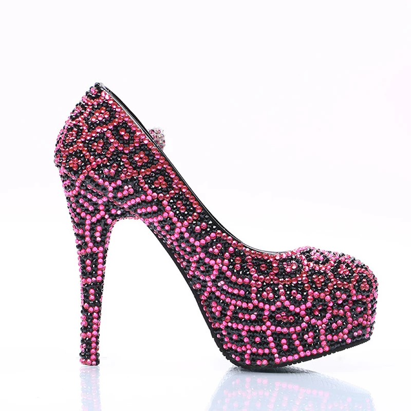 Розовые и черные свадебные модельные туфли со стразами на высоком каблуке с украшением; свадебные туфли ручной работы; туфли-лодочки для выпускного вечера