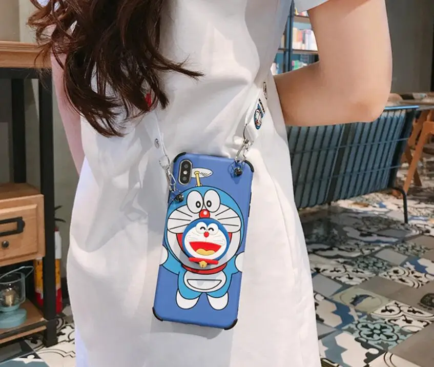 Maosenguoji для iphone 11 Pro Max милый мультяшный складной кронштейн Doraemon подвесная Веревка на шею мягкий чехол для мобильного телефона iphone 6 6s 7 7plus 8 8plus 10 X XR максимальный чехол XS - Цвет: Небесно-голубой