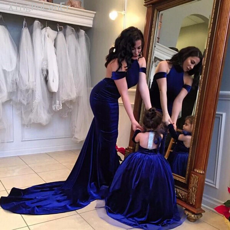 

Mother Daughter Dress Backless Ball Gown Velvet Flower Girls Dress 2019 Off The Shoulder Halter Royal Blue Long Vestidos