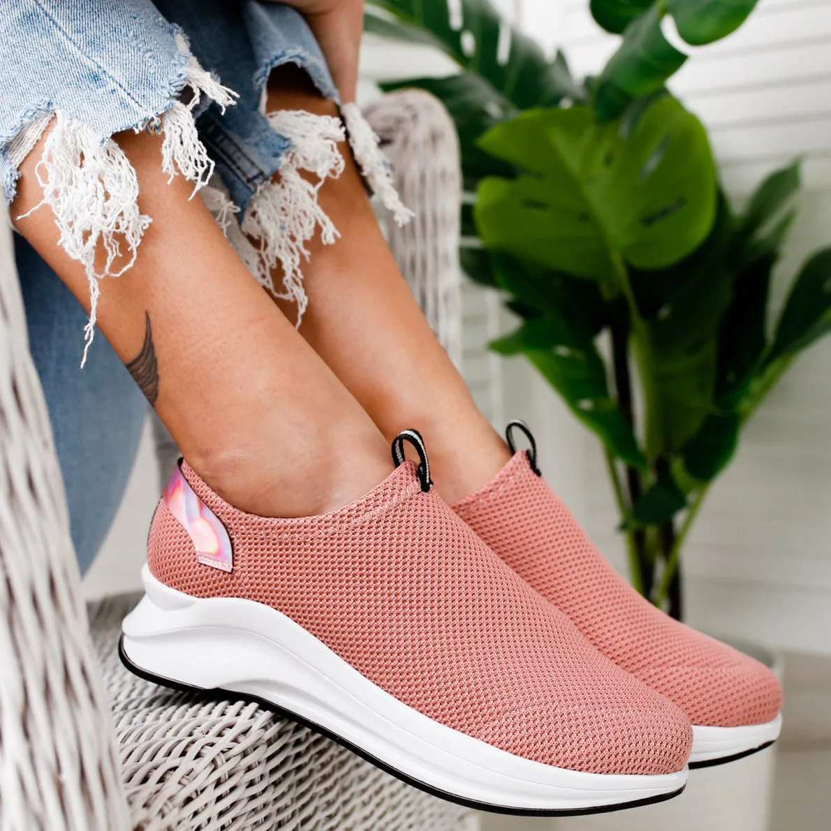 

Women Sneakers Casual White Sneakers Torridity Mesh Breathable Vulcanized Shoes Women Trainers Tenis Feminino 2019