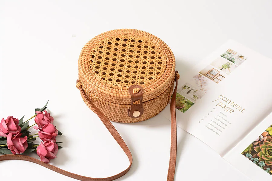 20cm Big Size Handmade Circle Chinese Bowknot Women Rattan Bags Spiral Style Hollow Out Flowers Female Shoulder Bags B380