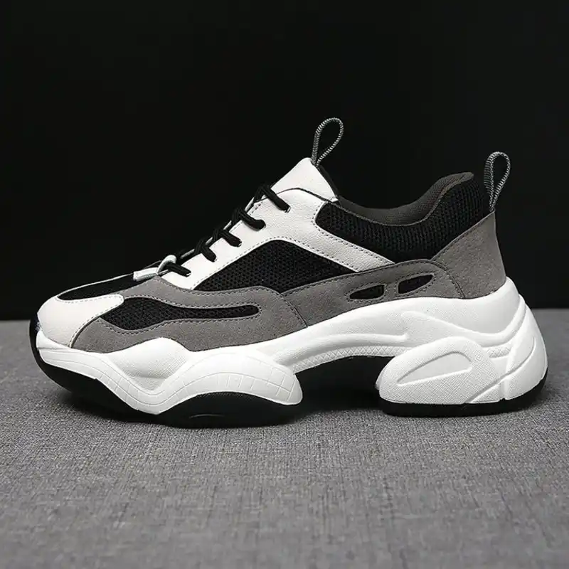 tênis com a sola alta