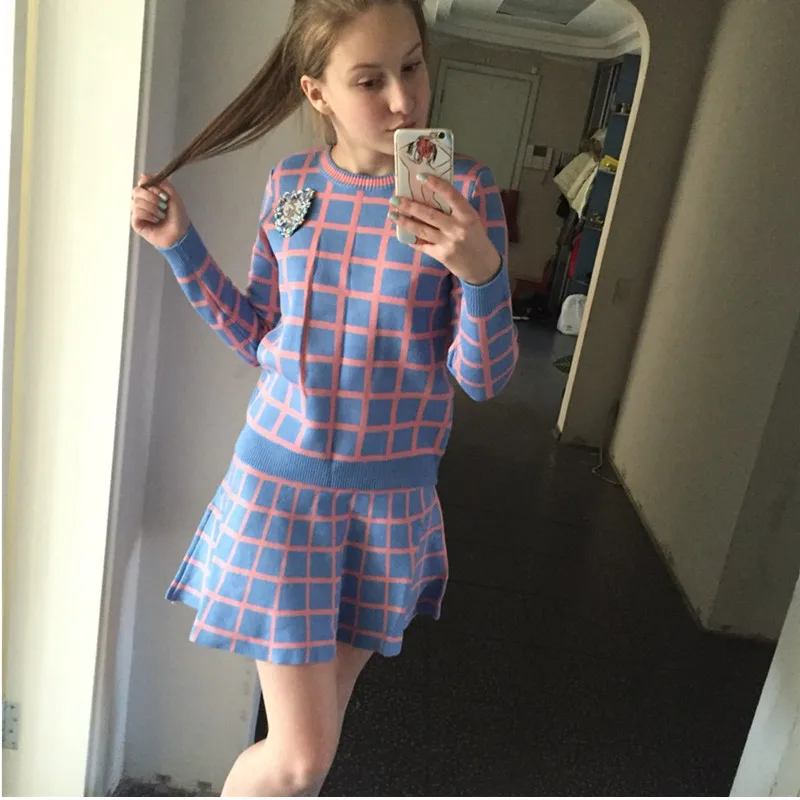 

High Quality Fall Pullover Knitted Sweater Hoodies Top Skirt Set Women 2 pcs Clothing Set Plaid Sweatshirt black blue red