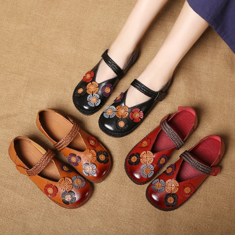 

Spring Flat-soled Retro Mother's Shoes Soft-soled Ethnic Wind Flower Magic Stick Leisure Shoes