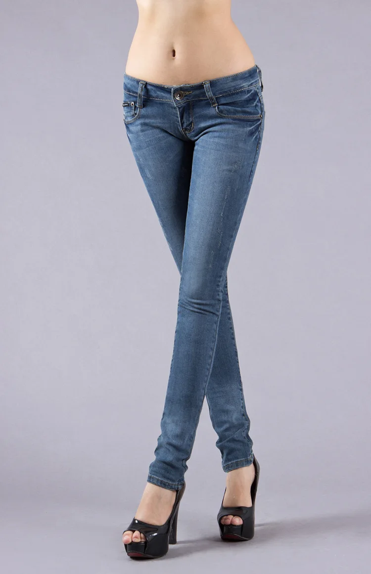 Low waist jeans online Standard Delivery. Shop online and have your order delivered to your home address. It will be delivered by DPD in just a few days. Cost: €4.
