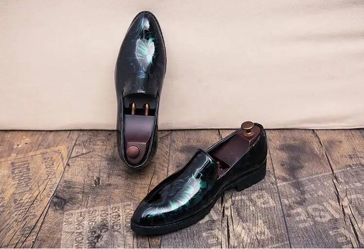 

Genuine Patent Leather Men's Dress Shoes Printed Gradient Moccasin Gommino Low Heel Smart Casual Driving Shoes Height Increasing