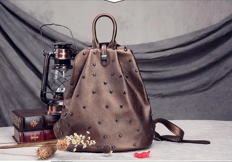 

Genuine leather women's portable backpack 2019 first layer of cowhide rivet star one shoulder bucket bag