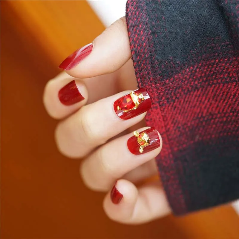 

24PCS Chinese Red Diamond Lucky Pig Shape Decor Wearable False Nails Bride Charming Short Round 3D Nail Art Stickers With Glue