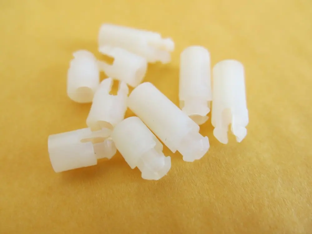 100Pcs Nylon PCB circuit board Spacer Standoff fixed clips 4.5mm Hole
