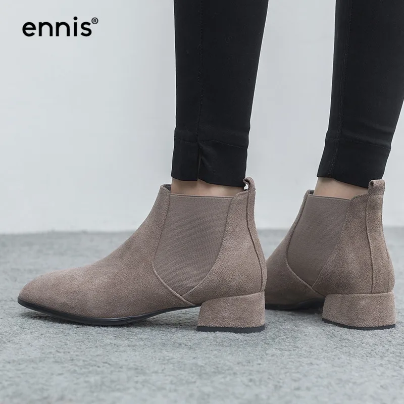 ENNIS/; женские ботинки «Челси» в британском стиле; ботинки из коровьей замши; ботильоны черного цвета на квадратном каблуке; повседневные осенние ботинки; A986
