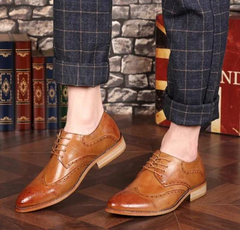 

Fashion Great Men Oxfords Black Brown White Yellow PU Leather Leisure Flats Shoes Pointed Toe Carve Lacing Brogue Shoes