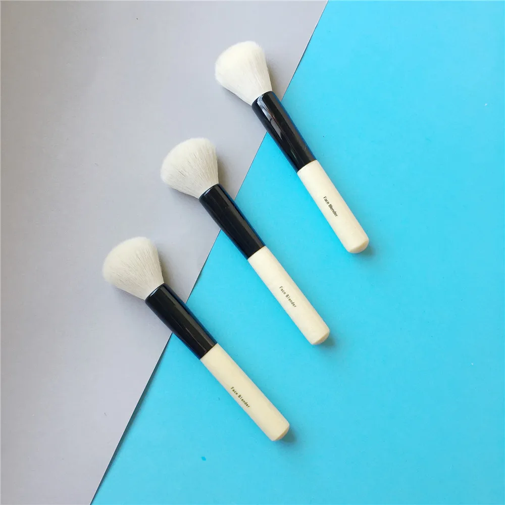 BOBBI BROWN FACE BLENDER BRUSH _ 2