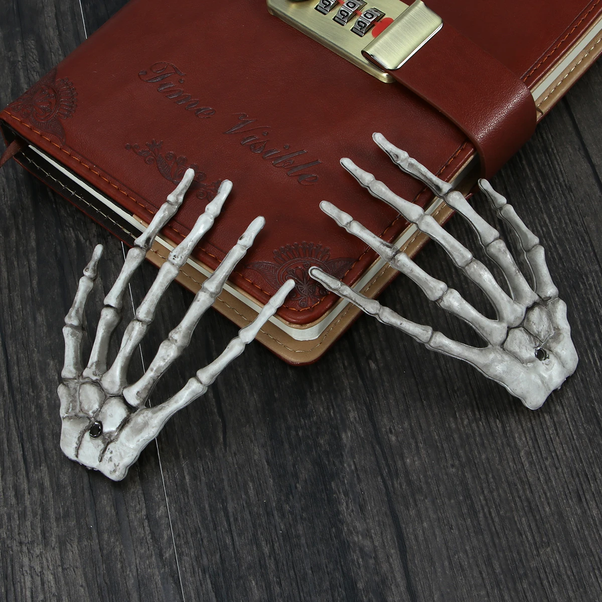 1 Pair Plastic Skeleton Hands Haunted Ghost House Hand Props For