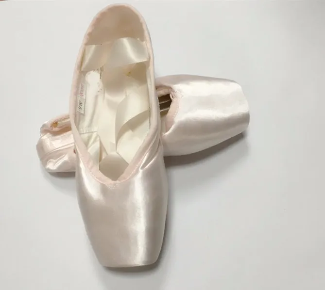DB52005 Pointe shoe-8