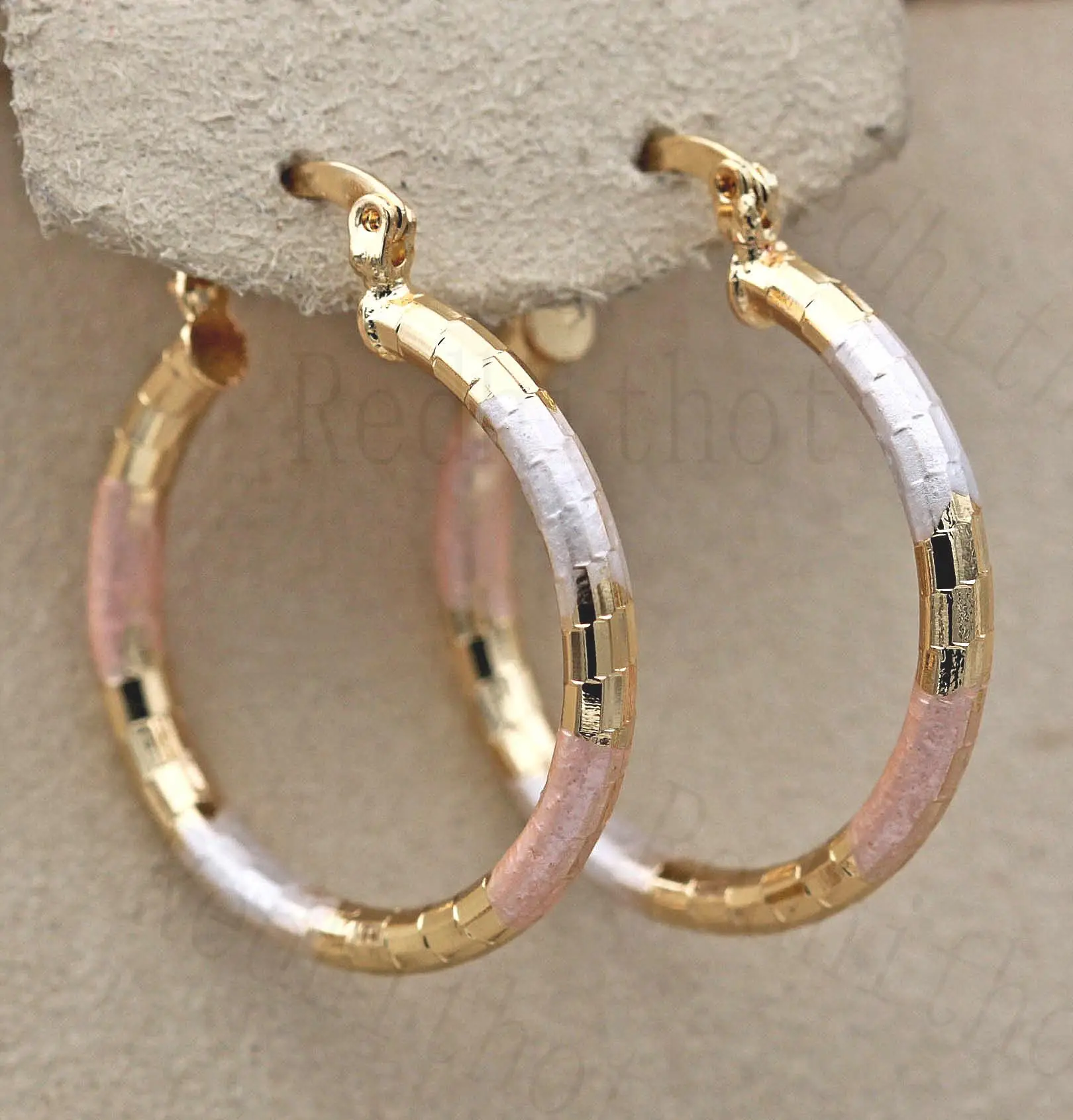 

Hot New Statement Large Hoop Earrings for Women Gold Color Round Gold Earring Luxury Jewelry for Wedding Anniversary Gift