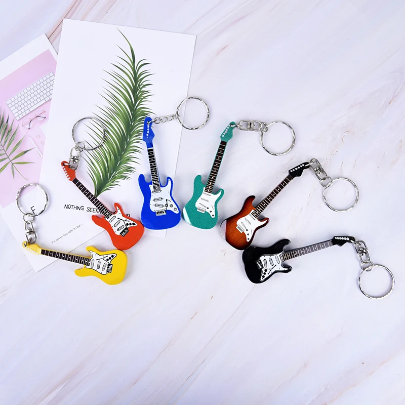 Classic Guitar Keychain Car Key Chain Key Ring Musical Instruments Wooden Pendant For Man Women Gift New Design Wholesale
