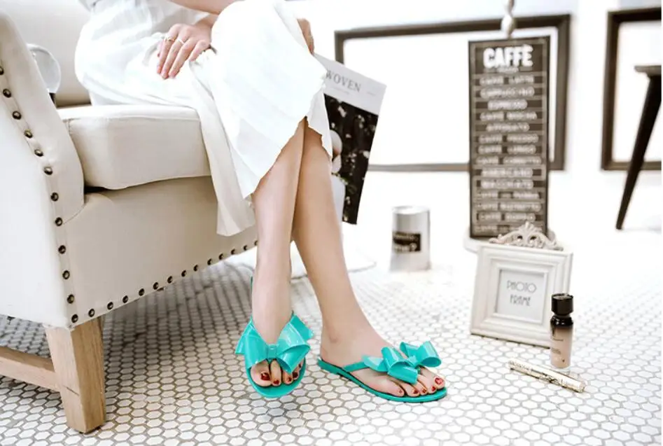 Rouroliu/женские летние Вьетнамки; Милая повседневная обувь с бантом; шлепанцы; прозрачная обувь для улицы; пляжные сандалии; FR106