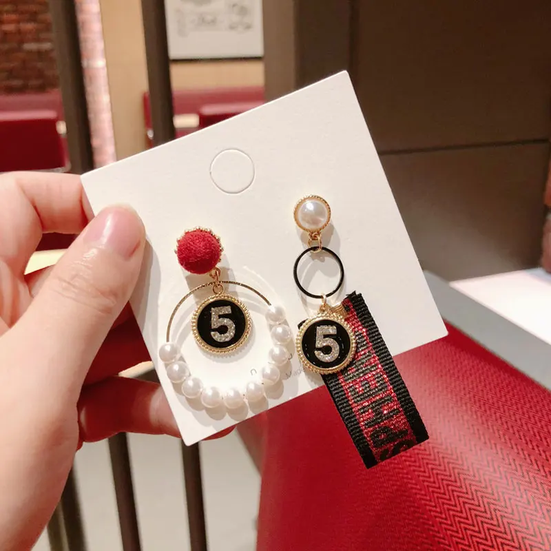 

Fashion Models Number 5 Asymmetric Streamers Earrings Simple Geometric Square 5 Letter Earring Jewelry For Woman