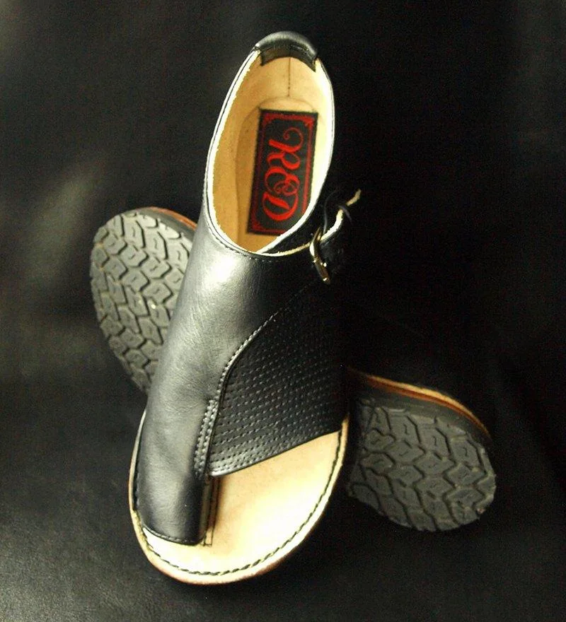 Выразительные женские сандалии-гладиаторы на плоской подошве с открытым носком в римском стиле; однотонные туфли на плоской подошве в стиле бохо; повседневные сандалии с пряжкой в стиле пэчворк; большие размеры