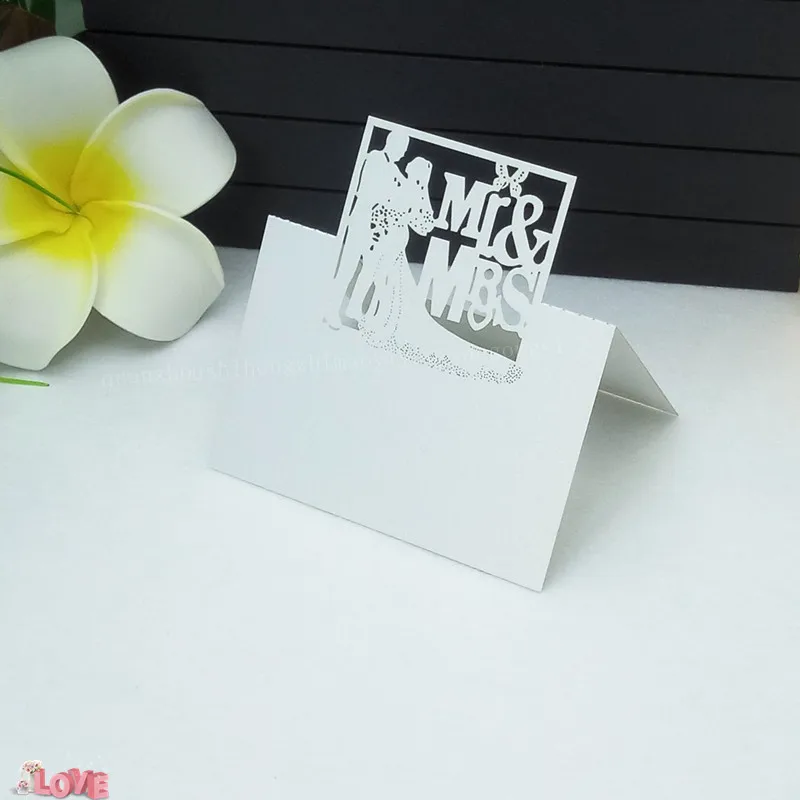 

100pcs Mr&Mrs Pattern Name Table Place Card Laser Cut Sweet Wedding Celebration Party Desk Card Seats Name Cards 5ZZ35