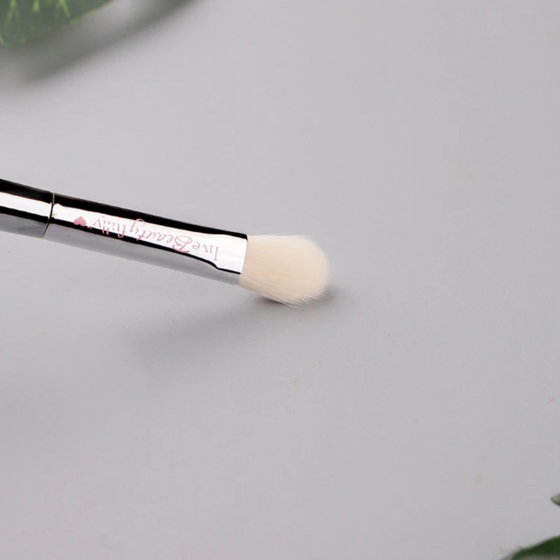 It Cosmetic Большая кисть для теней век Серебристые хромированные синтетические тени