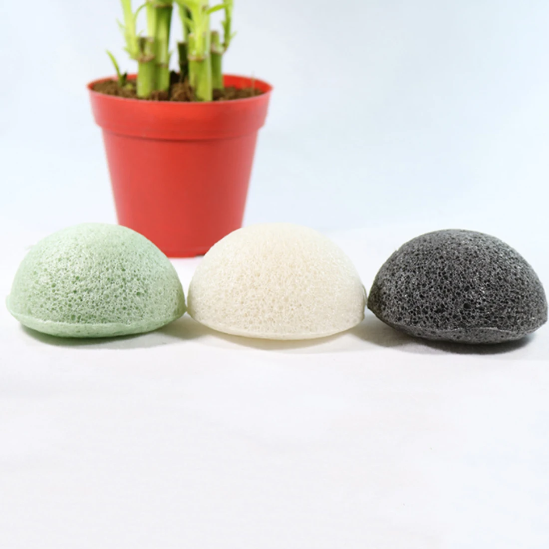 

Newest Natural Konjac Konnyaku Facial Deep Cleansing Puff Wash Up Face Sponge Bamboo Charcoal Remover Bath Condition Massage