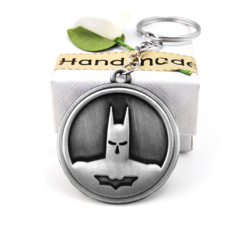 

Custom Batman Keychain Men Super Hero Anime New Creative Key Chain Metal Car Game Key Ring Banner Holder Round Gift Souveni