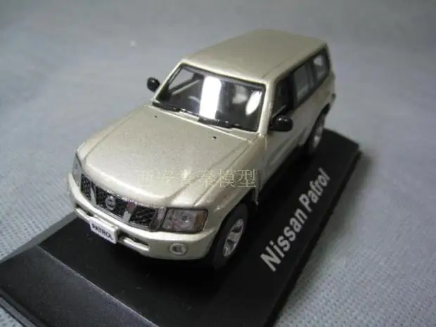 J-коллекция 1:43 Nissan Patrol сплав модель автомобиля литья под давлением металлические игрушки подарок на день рождения для детей мальчик - Цвет: 1