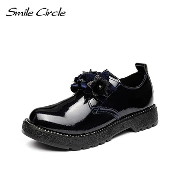 

Smile Circle Oxford Patent leather Flats Shoes For Women Autumn 2018 fashion Lace-up Dimensional flowers Casual Shoes