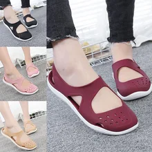 Женские сандалии на плоской подошве для девочек; дышащие сандалии с перфорацией и нескользящей подошвой для пляжа; сезон лето; FH99