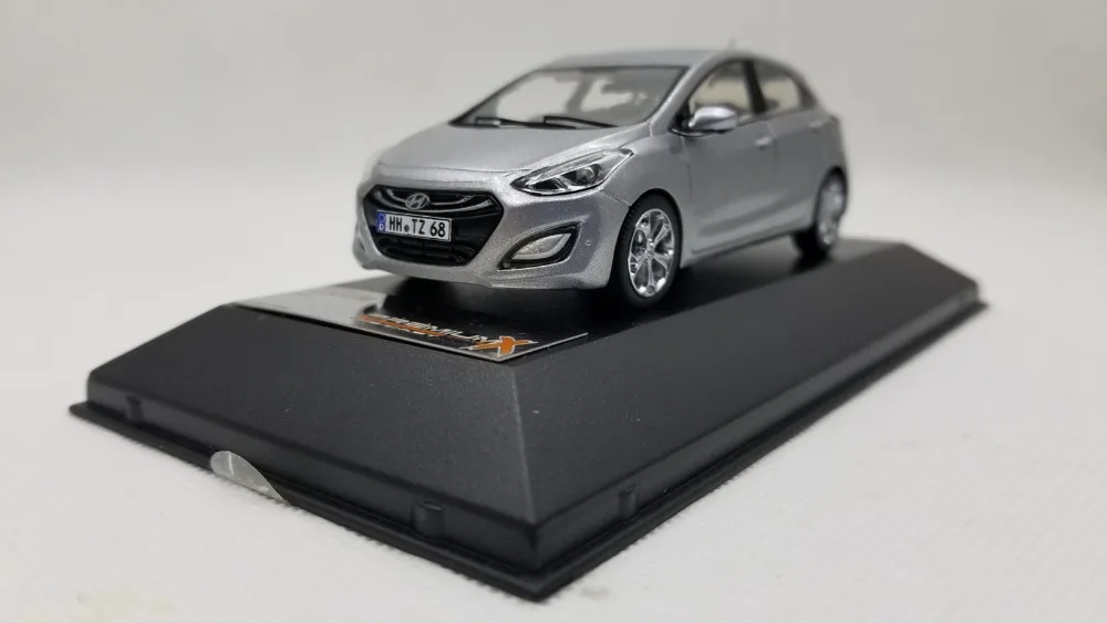 WELLY HYUNDAI i30 WHITE 1:34 DIE CAST METAL NEW IN BOX 