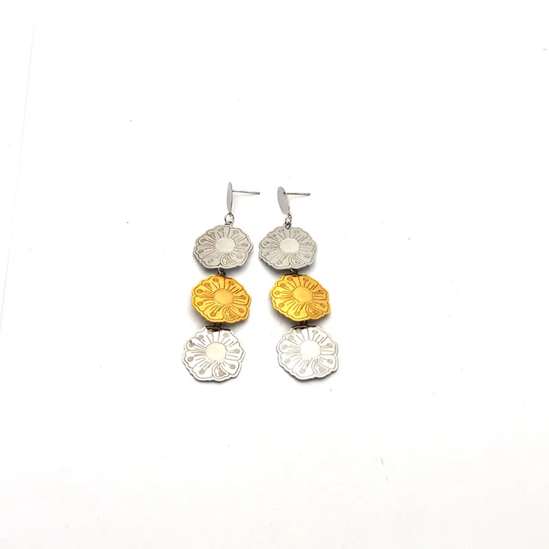 

stainless steel earring flower shape maid delicacy engraved long earring E03137