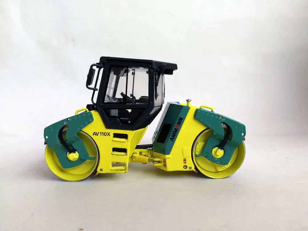 

1:50 Ammann AV 110X Double Roller toy