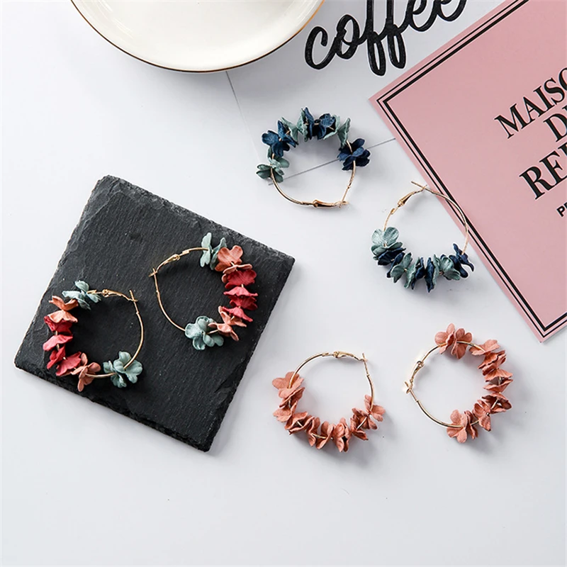 

VIVILADY New Tide Bohemia Handmade Flowers Pendant Women Hoop Earrings Personality Cute Alloy Holiday Beach Jewelry Brincos Gift