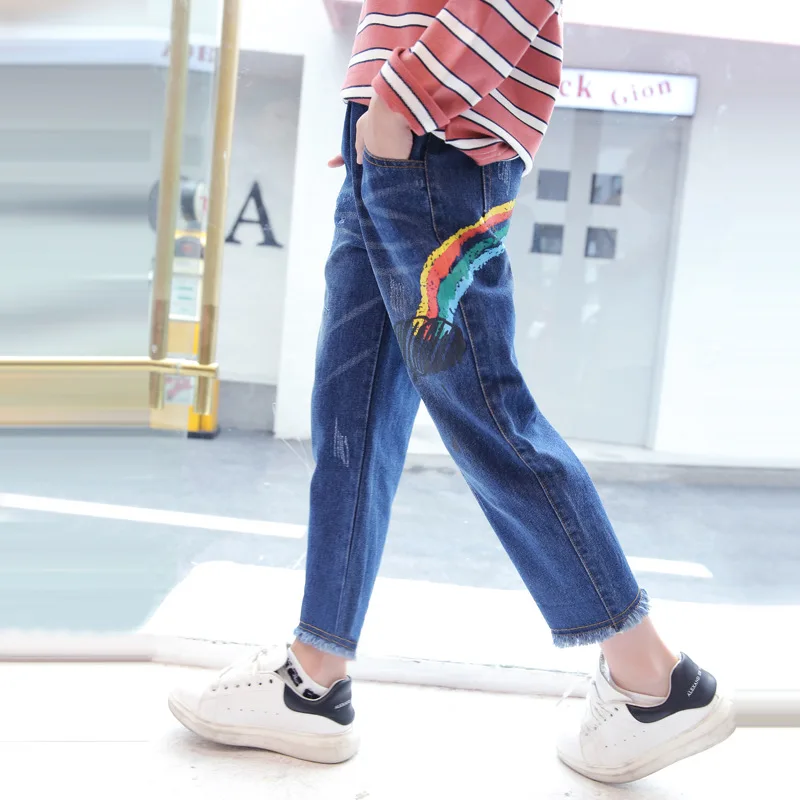 Радужные джинсы для девочек 3 4 5 6 7 8 От 9 до 13 лет осень модный принт свободное джинсовое, в Корейском стиле, штаны подростковые джинсы