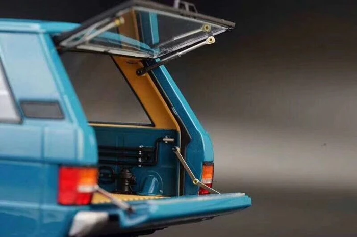 Литая под давлением модель автомобиля почти настоящая 1970 1:18(синий)+ маленький подарок