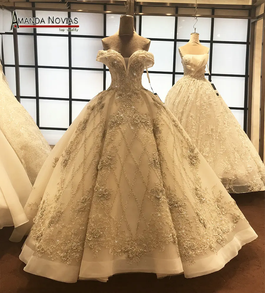  2019  Luxury bridal  dress  dress  wedding  cathedral train new  