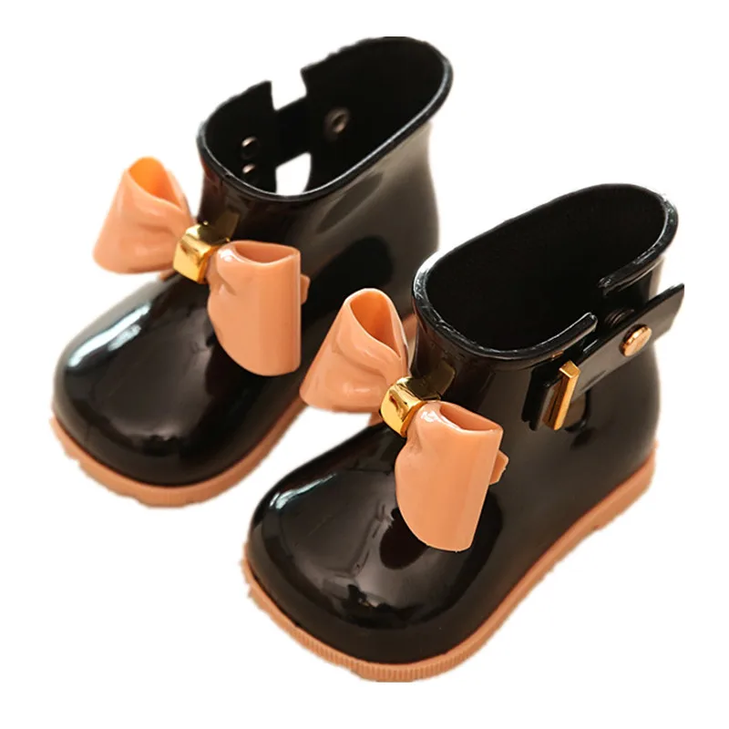 Koop Kinderen Waterdichte Gesp Enkellaarsjes Kinderen Rubber Laarzen Kids Laarzen PVC Baby Meisjes Jelly Leuke Strik Regen Schoenen Rood roze Zwart
