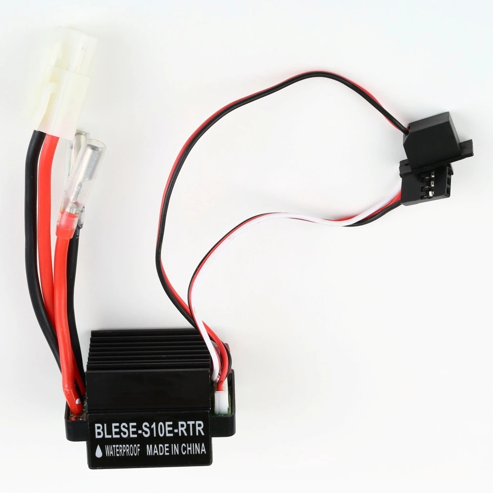 Détail des soudures et composants électroniques du contrôleur de vitesse ESC 320A pour bateau RC