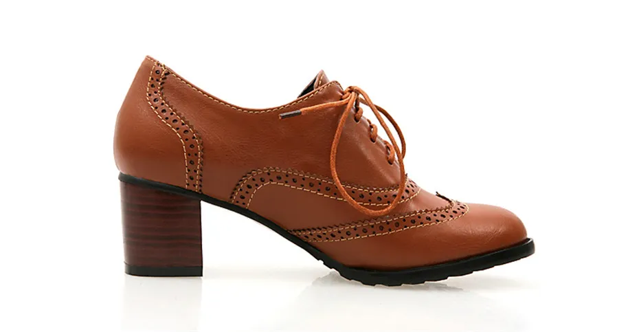 Женские туфли-лодочки в британском стиле на не сужающемся книзу массивном каблуке; дизайнерские Броги из искусственной кожи с круглым носком; оксфорды в винтажном стиле; повседневные офисные женские туфли на шнуровке